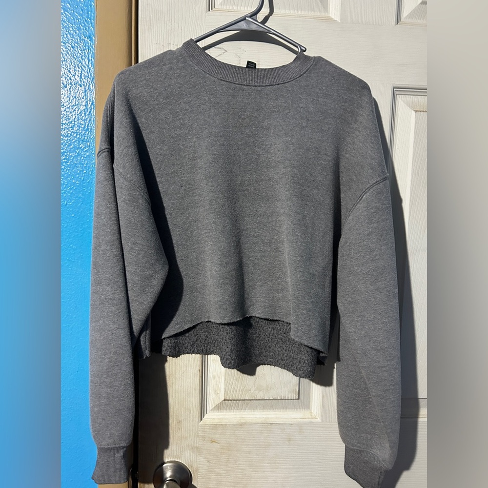 Women’s Gray Cropped Sweatshirt Wild Fable